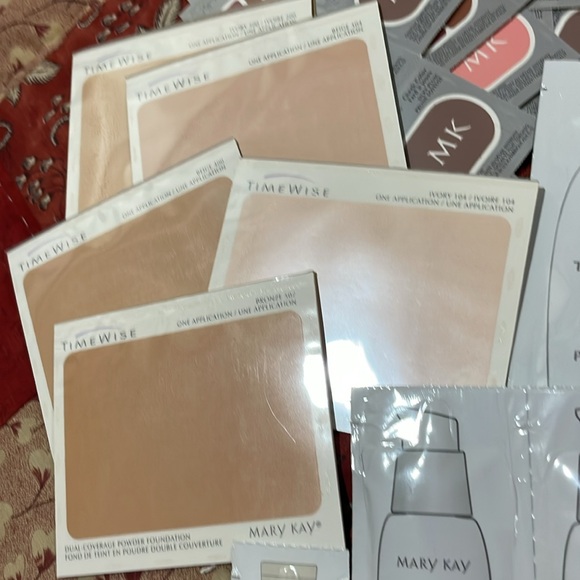 Mary Kay Cosmetics Skincare & Makeup Sample Bundle - Picture 2 of 8